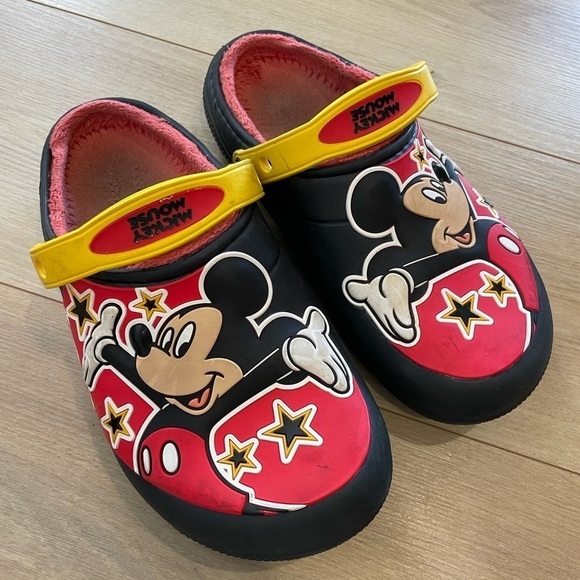 Crocs FL Mickey Mouse Lined
Clog Black | Xtremeinn size 3 shoes - Picture 2 of 8